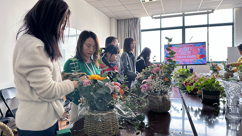 蜜桃福利导航APP机械妇女节插花活动